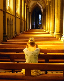 Tan slo un 12,5 por ciento de los catlicos espaoles van a misa habitualmente