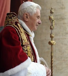 Benedicto XVI: Que la Paz de Cristo reine en vuestros corazones, en las familias y en todos los pueblos