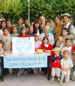 Los padres a los que el TC niega el derecho a educar a sus hijos en casa piden un cambio del modelo educativo