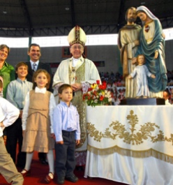 Cardenal Cipriani pide que la proteccin de la vida y el fortalecimiento de la familia sean los principales mtodos de progreso