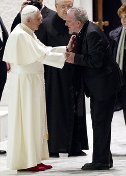 Benedicto XVI: «La Iglesia ha reconocido en el Camino un regalo suscitado por el Espíritu Santo»
