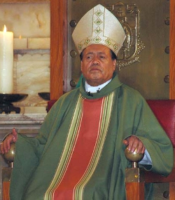 El cardenal Rivera llama «nefastos traidores de sus creencias» a los católicos que delinquen
