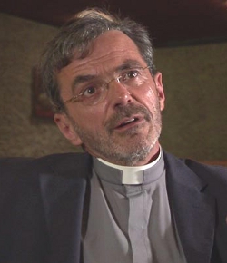 Un sacerdote critica en televisión las terapias para salir del homosexualismo