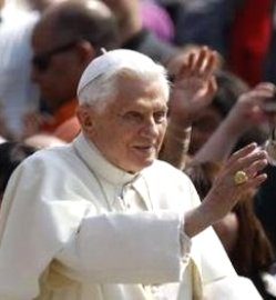 Benedicto XVI: «Cristo lleva consigo nuestro sufrimiento, nuestra pobreza»