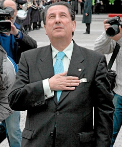 Francisco Vázquez condena la manifestación «antiPapa» y critica al ministro Jáuregui