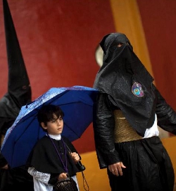 La lluvia deja a Sevilla sin la Madrug por primera vez desde 1933