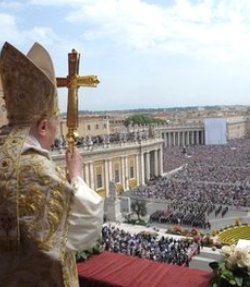 El Papa proclama que «Cristo ha resucitado también para redimir nuestra historia de hoy»
