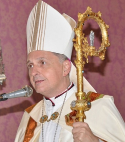 Mons. Torrado Mosconi explica que la sanción al sacerdote que bendijo una unión homosexual depende del obispo de Santiago del Estero
