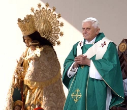 El Papa concede el Rosario de Oro a la advocación de la Virgen de los Desamparados