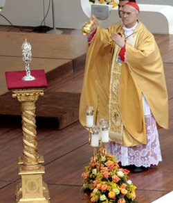 Cardenal Bertone: el beato Juan Pablo II confi su vida y su misin a Cristo, porque slo Cristo puede salvar al mundo