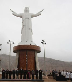 El Cristo del Pacfico, inaugurado entre grandes polmicas
