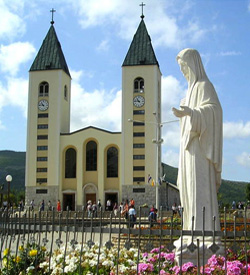 Miles de peregrinos conmemoraron los treinta aos de la Virgen Mara en Medjugorje