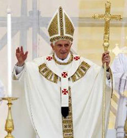 Benedicto XVI pide respeto y protección de la familia «tal y como Dios la ha constituido»

