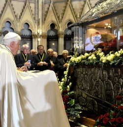 Benedicto XVI recuerda a Europa las palabras del beato cardenal Stepinac: O somos catlicos o no lo somos. 