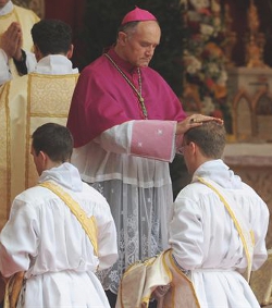 La FSSPX sigue ordenando sacerdotes de forma ilcita