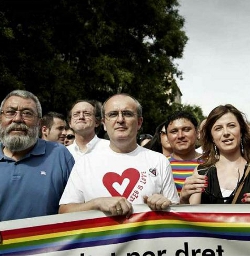 La izquierda política y sindical se une al lobby gay para exigir al PP que no derogue el matrimonio homosexual