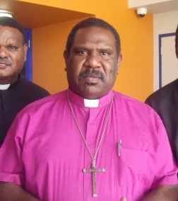 Quizs Espaa pueda ayudarnos, como ha ayudado a tantas zonas de la Iglesia