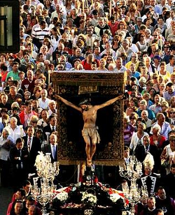 Doscientos mil fieles participan en la procesin del Cristo de la Victoria en Vigo