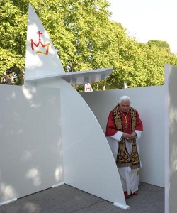El carpintero que instaló los confesionarios en el Retiro se quedará con el que usó el Papa
