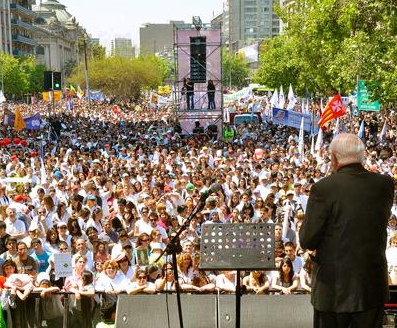 Decenas de miles de chilenos se manifiestan en Santiago de Chile por el orgullo de ser catlicos