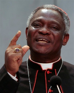 El cardenal Peter Turkson alaba a un colaborador de la ONU que promueve el control de la natalidad