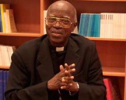 Mons. Adoukonou asegura que África entera espera al Papa