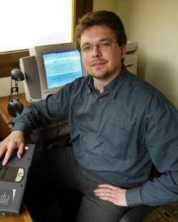 El obispo de Vic cesa a un prroco por perder 200.000 euros tras invertirlos en Nueva Rumasa