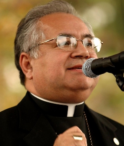 El Papa acepta la renuncia de Mons. Gabino Zavala tras conocerse que tiene dos hijos adolescentes