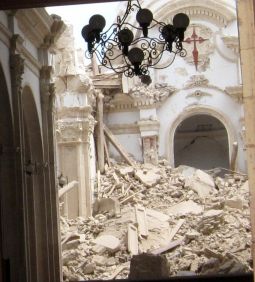 LA CEE dona medio milln de euros para rehabilitar la iglesia de Lorca ms afectada por el terremoto