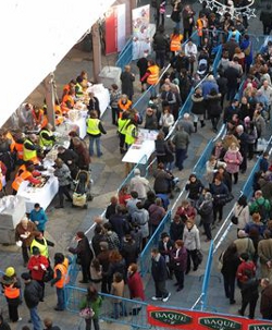 Bilbao reparte 6000 raciones de un gigantesco roscón de reyes solidario