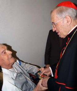 El Cardenal Rouco defiende la dignidad de toda vida humana en un centro especializado en cuidados paliativos