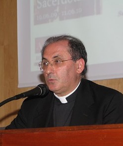 Mons. Celso Morga, secretario de la Congregacin para el Clero: Por qu los sacerdotes deben saber latn? 