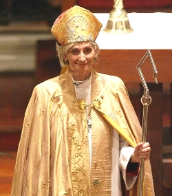 La ordenacin de mujeres en la Comunin Anglicana no ha detenido el desplome de la prctica religiosa entre sus fieles