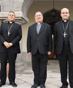 Mons. Asurmendi asegura que los tres obispos vascos exigirn a Eta su disolucin y que pida perdn