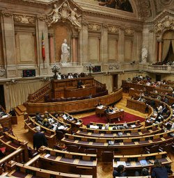 El Parlamento de Portugal rechaz la adopcin por parte de parejas homosexuales