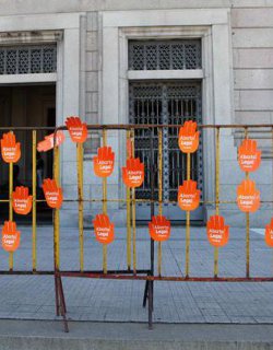 Lanzan una campaa para pedir a los diputados uruguayos que legalicen el aborto
