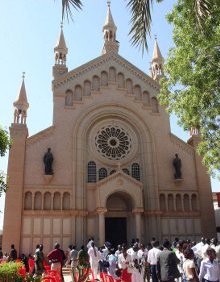 Una turba de musulmanes asalta un templo presbiteriano en Jartum