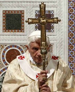 El Papa anima a las familias a mirar la Cruz de Cristo para ir ms all de las dificultades