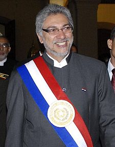 El presidente de Paraguay Fernando Lugo reconoce que fue padre de otro hijo que ahora tiene diez aos