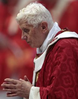 Benedicto XVI: El papado constituye el fundamento de la Iglesia peregrina en el tiempo