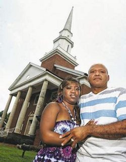 Una iglesia bautista de EE.UU se niega a celebrar una boda porque los novios son negros