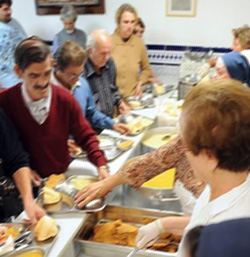 Un publicista realiza gratuitamente un vdeo para Critas al ver a un compaero entrar en un comedor social