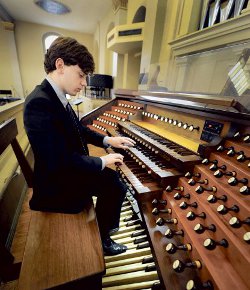 El joven organista Thomas Ospital actuar en el Santuario de Torreciudad este viernes