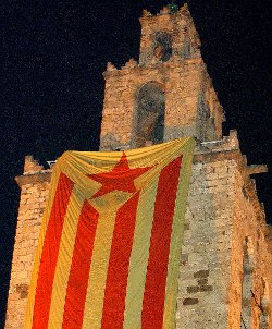 El obispado de Vic desautoriza que se exhiba la bandera independentista en el monasterio de Santa Mara de Ripoll