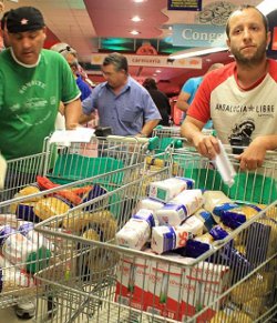 Un fiel interrumpe a un sacerdote que defenda en una homila los asaltos a supermercados de Snchez Gordillo