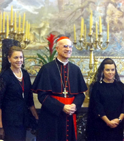 Soraya Sanz de Santamara se rene con el Cardenal Bertone para analizar las relaciones Iglesia-Estado