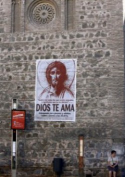 El ayuntamiento socialista de Toledo amenaza a una parroquia si no retira un cartel anunciador de catequesis