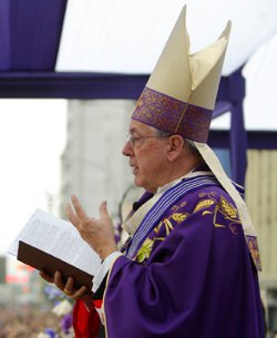 El cardenal Cipriani pide al Señor de los Milagros que aleje del mundo la plaga del aborto