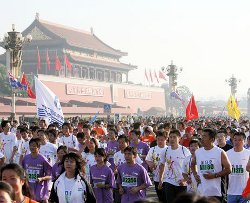 80 monjas corren en la maratn de Pekn para promover obras de caridad