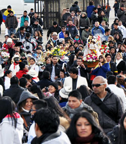 Familias de Ecuador honran a la Virgen del Quinche en Torreciudad

